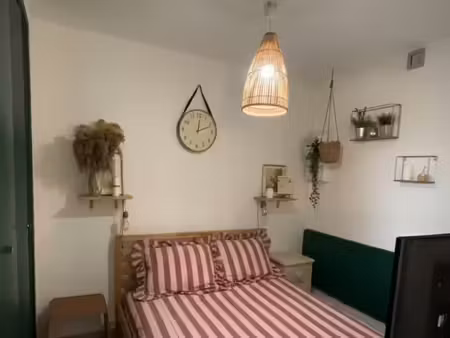 annee scolaire / location au mois : studio avec terrasse  parking et plage à pied