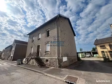 immeuble 10 pièces 150 m²