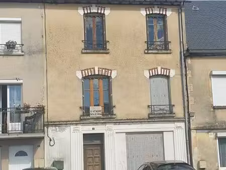 maison de ville située au centre de laissac