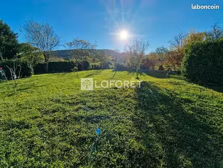 terrain 700 m² nuces