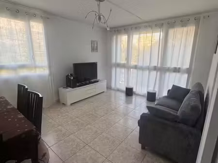 superbe t3 meublé – 61 m² – calme  lumineux  avec balcons à créteil