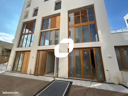 local d'activité 1 791 m²