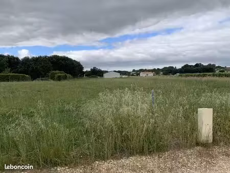 terrain à bâtir de 905 m2 au prix de 32580 à marignac (17)