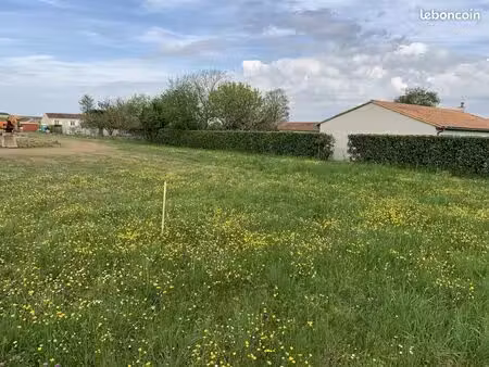 terrain à bâtir de 479 m2 au prix de 32333 à mazeray (17)