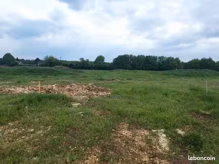terrain à bâtir de 465 m2 au prix de 43500 à port-d'envaux (17)