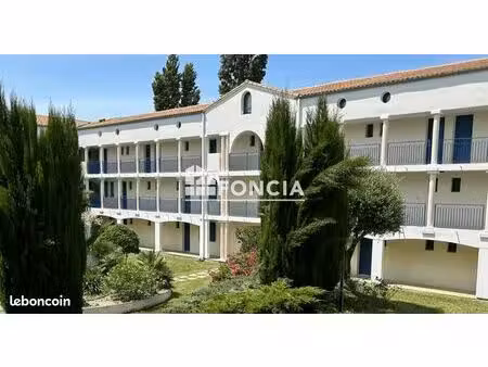 à seulement 300 m à pied de la plage de nauzan – rez-de-jardin avec extérieur
