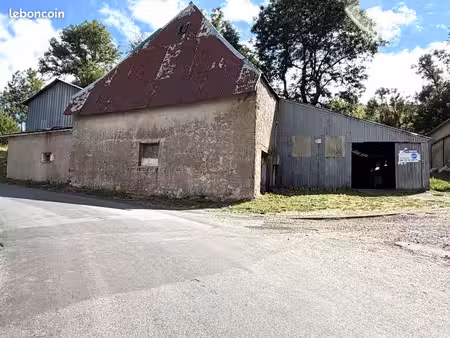 montgreleix – maison avec grange  écurie et dépendances sur 925 m² de terrain