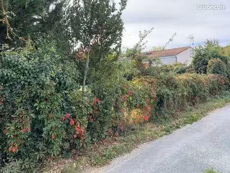 terrain à bâtir de 325 m2 au prix de 24650 à chaniers (17)