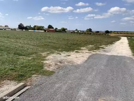 terrain à bâtir de 381 m2 au prix de 49900 à grezac (17)