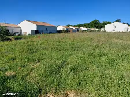 terrain 611 m² la chapelle des pots