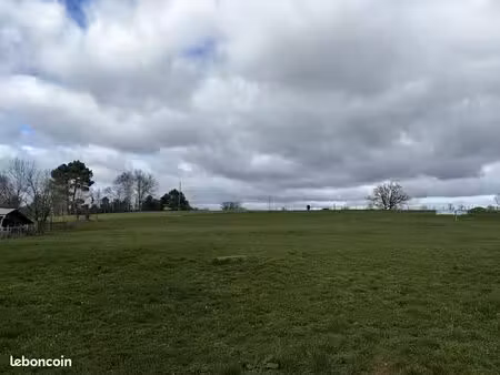 terrain à bâtir de 1658 m² à saint-santin-de-maurs (15)
