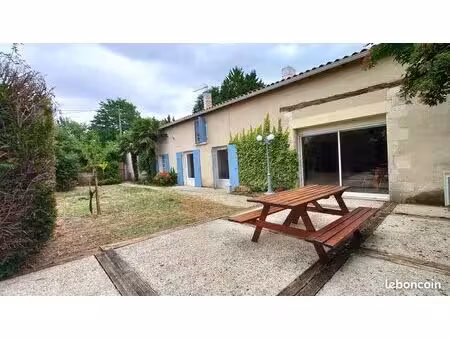 maison de caractère 253 m² – 6 chambres – dpe c – 18 min la rochelle