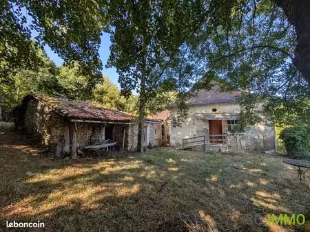 ancienne ferme avec dépendances et grange sur grand terrain dans la verdure