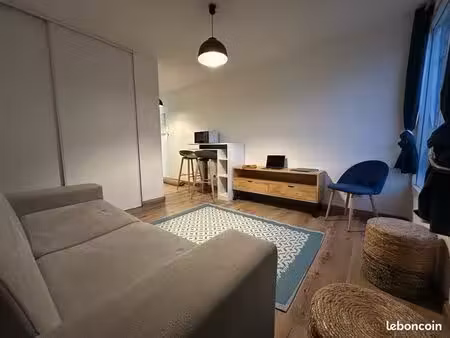 vends studio (loué en location meublée)