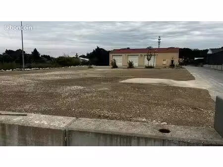 local industriel et terrain