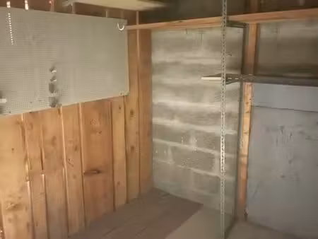 box ou local 10 m2 /20 m3 pour stockage meubles et affaires