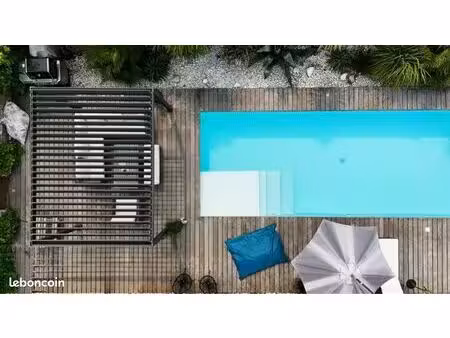 longère charentaire en pierres apparentes  entièrement rénovée avec piscine chauffée