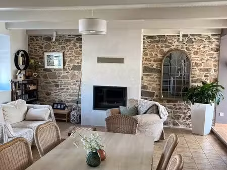 6 chambres  grand terrain et potentiel constructible – une maison familiale pleine de poss