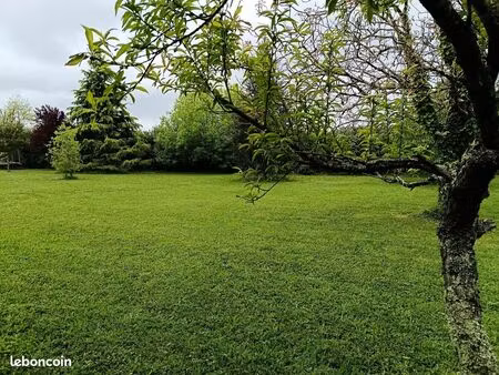 terrain à bâtir de 2500 m² à issigeac (24)