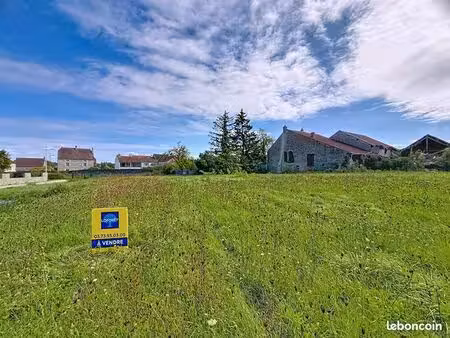terrain 895 m² spoy
