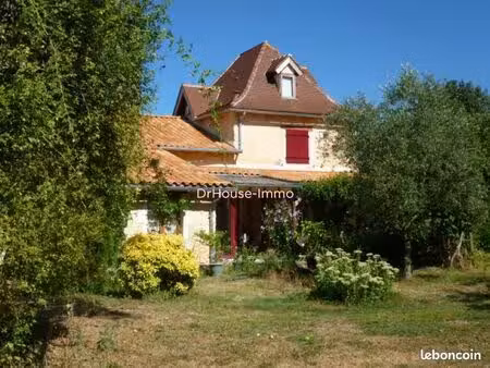 maison 9 pièces 240 m²