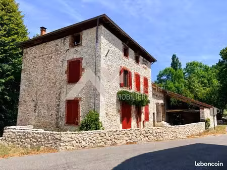 propriété 5 pièces 180 m²
