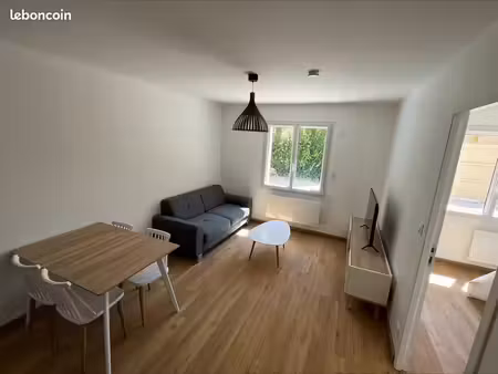 appartement très récent comme une petite maison de rue