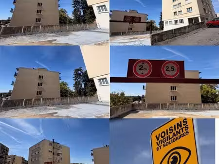 place de parking dans une résidence calme et sécurisée  à seulement 5 min de la gare et du