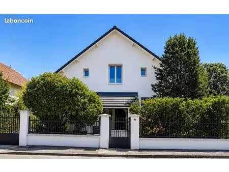 besançon saint-claude – maison 4 chambres avec piscine  jacuzzi et terrain de 718 m²