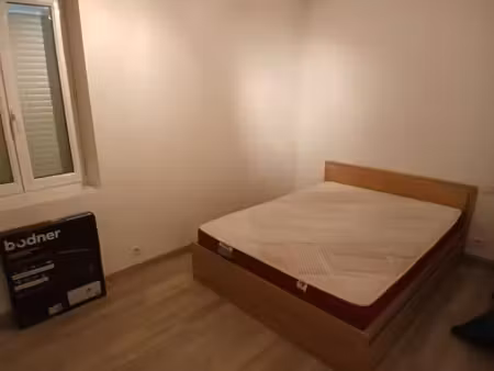 maison mitoyenne a louer meublée