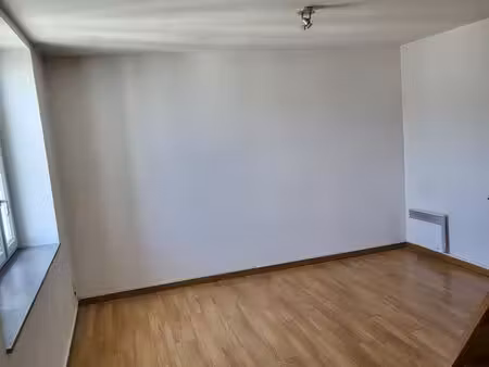 beau duplex de 76 m² – 3 chambres – stationnement privatif sécurisé – proche centre-ville