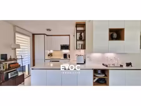 appartement t3 de 65 6 m² — terrasse de 44 m² plein sud — quartier des beaux-arts  montpel