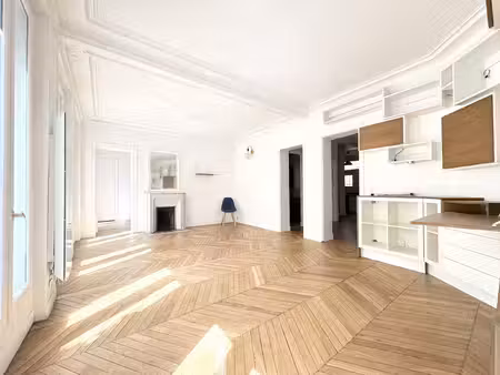 appartement de caractère idéalement situé  avec balcon filant