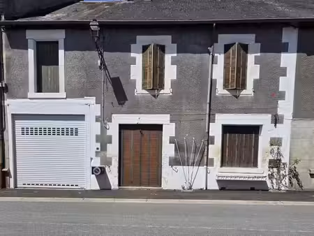 maison de bourg avec cour intérieure et garage attenant