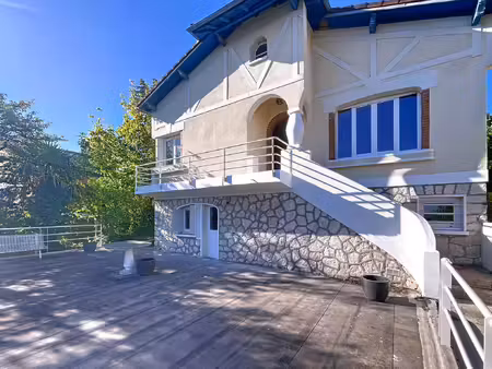 maison de caractère  t6 de 171 m2 au calme avec jardin  terr