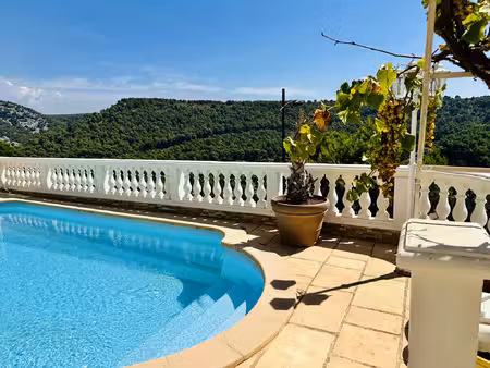 sur les hauteurs de carnoux : villa type 5 avec piscine