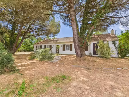maison familiale – 3 chambres – 5 307 m² de terrain avec piscine