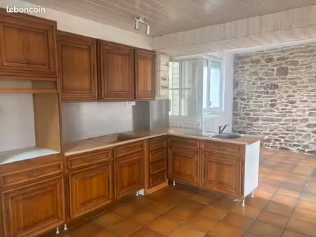 location t2 - plonéour-lavern