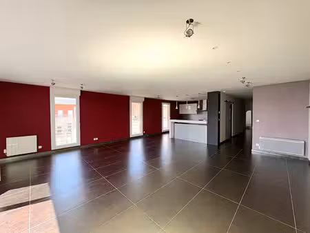 centre-ville ? appartement 115 m² ? dernier étage ? grand balcon