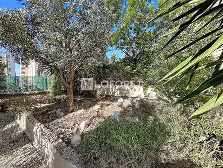 t2 vide avec jardin et parking / 13007 - roucas