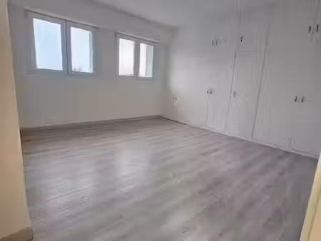 location appartement 2 pièces 43 m² à metz (57000)  700 €