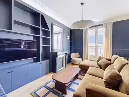paris 18e – rue ramey – 2 pièces meublé 45.89 m²– 1 chambre et rénové par architecte
