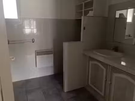 location appartement 3 pièces 58 m² à pierrevert (04860)  752 €