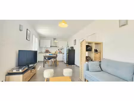 maison de plain pied 2chambres de 51.5m²  stationnement et terrain  idéal investisseurs en