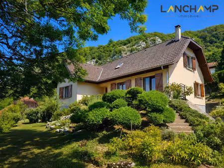 maison avec vue dominante  grand terrain et potentiel d'évol