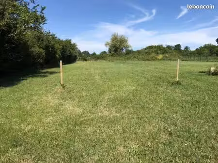 terrain 824 m² pugnac