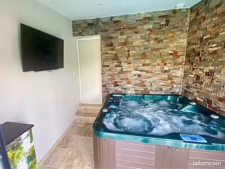 villa avec piscine et spa à 10minutes de nîmes