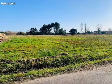 terrain 630 m² saint savin