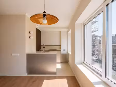 stationsbuurt gent-sint-pieters – gerenoveerd appartement...