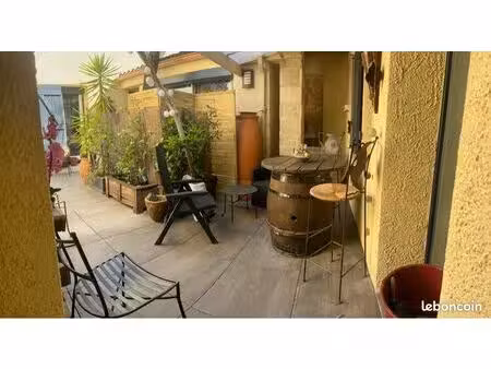 t2 de m2 avec patio extérieur